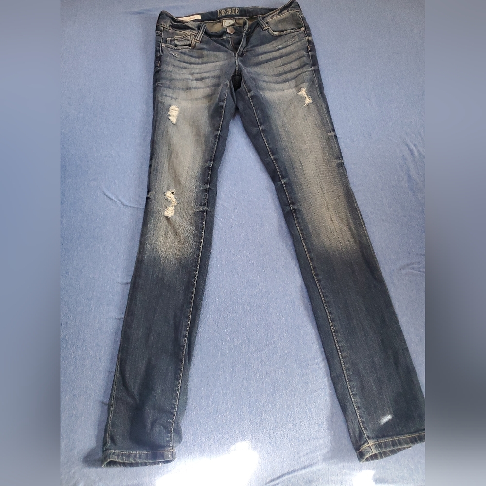 Size 5 Decree lightly distressed Super Skinny jeans
